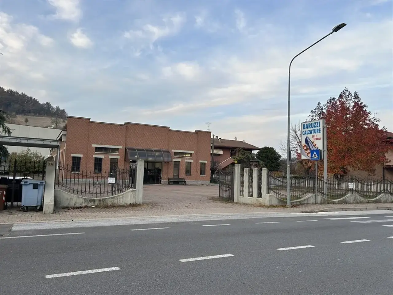 Locale commerciale in Corso Canale, Alba, {3} - Foto 1