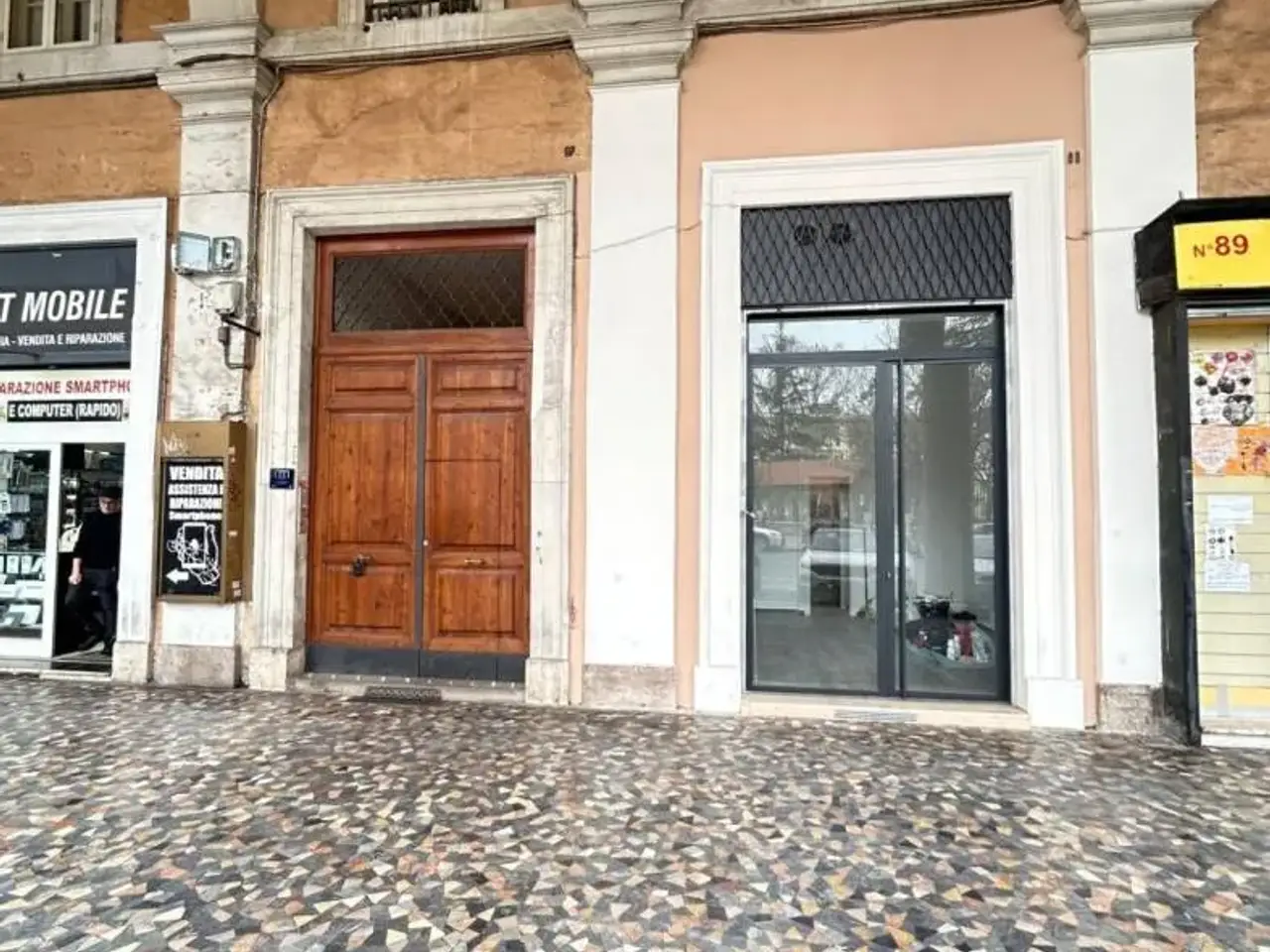 Locale commerciale in Piazza Vittorio Emanuele II 88 Roma, Roma, {3} - Foto 2