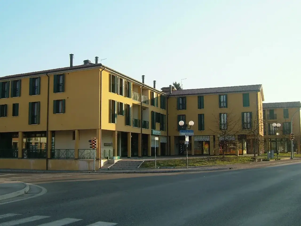 Negozio in Piazzetta Carlo Cattaneo, Campo San Martino, {3} - Foto 1