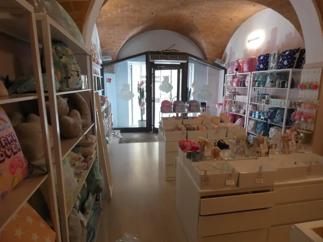 Locale commerciale in , Pontedera, {3} - Foto 1