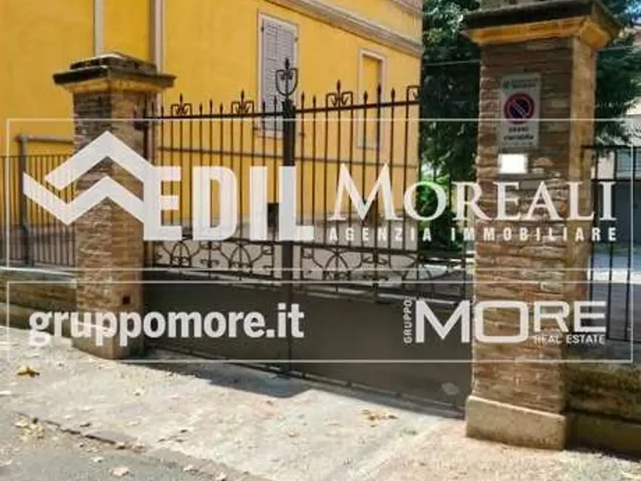 Locale commerciale in , Modena, {3} - Foto 1