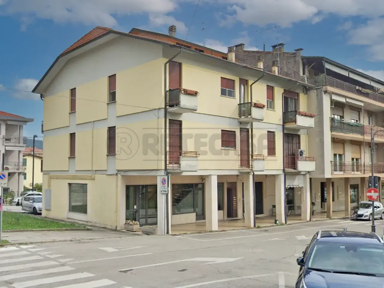 Palazzina commerciale in Piazza G. Mazzini 26, Trissino, {3} - Foto 1