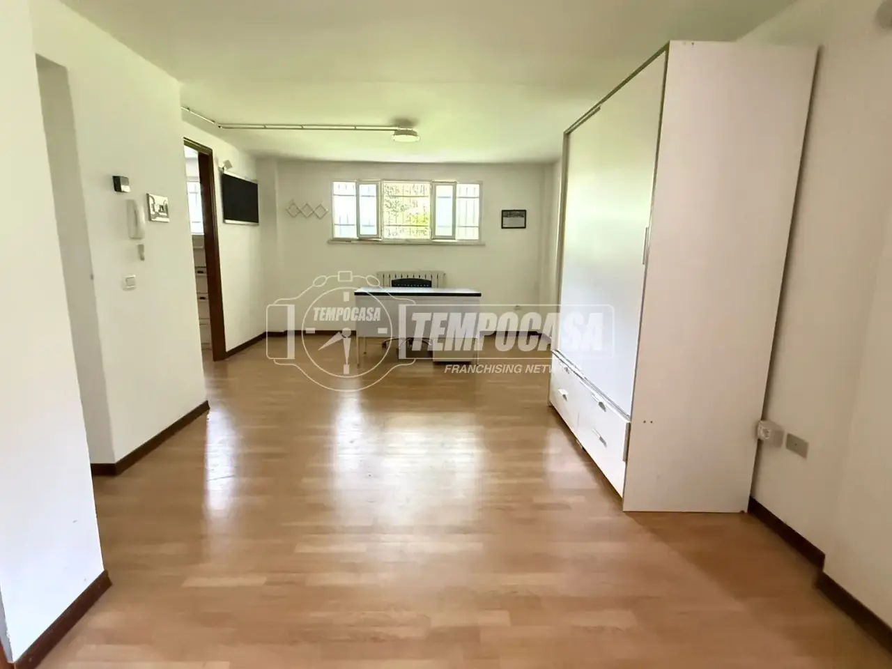 Negozio in Via Mauro Venegoni 82, Legnano, {3} - Foto 1