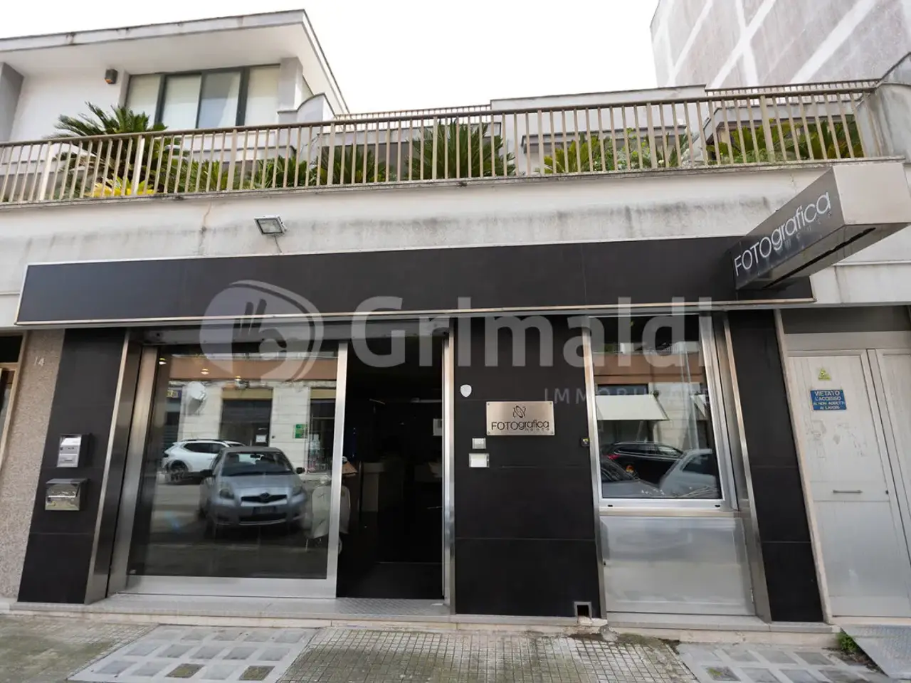 Palazzina commerciale in Via Francesco Petrarca 12, Lecce, {3} - Foto 2