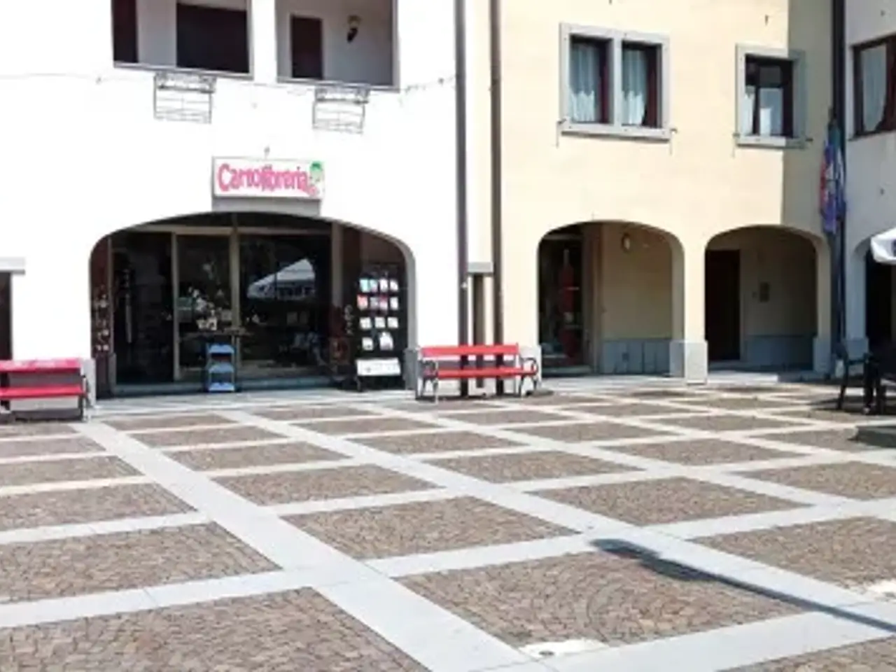Negozio in Piazza 1 Maggio 26, Trasaghis, {3} - Foto 2