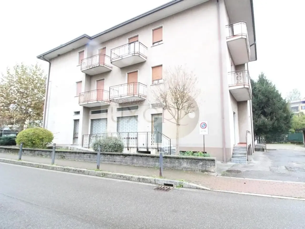 Negozio in Via Prevosti 2, Sirtori, {3} - Foto 1