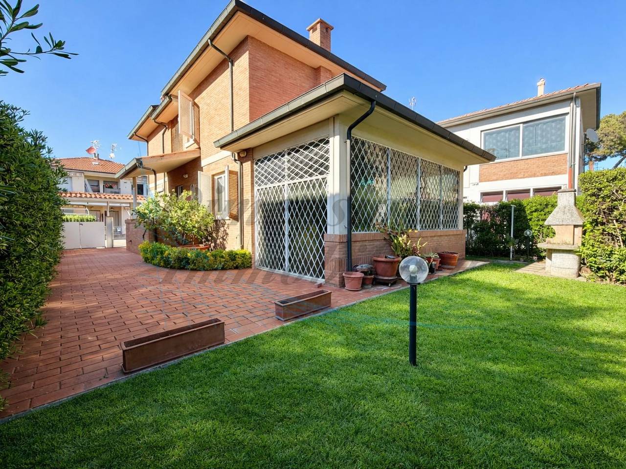 casa indipendente in vendita a Cecina