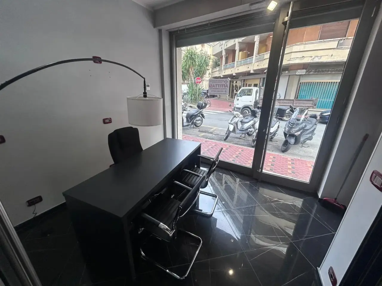 Negozio in Via Giacomo Matteotti, 2a, Ventimiglia, {3} - Foto 1