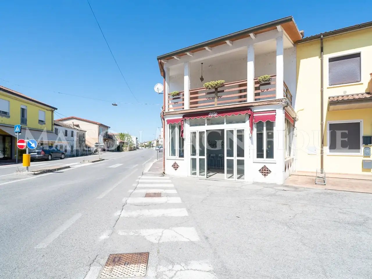 Esercizio commerciale in Piazza Vittorio Veneto 1, Mesola, {3} - Foto 1