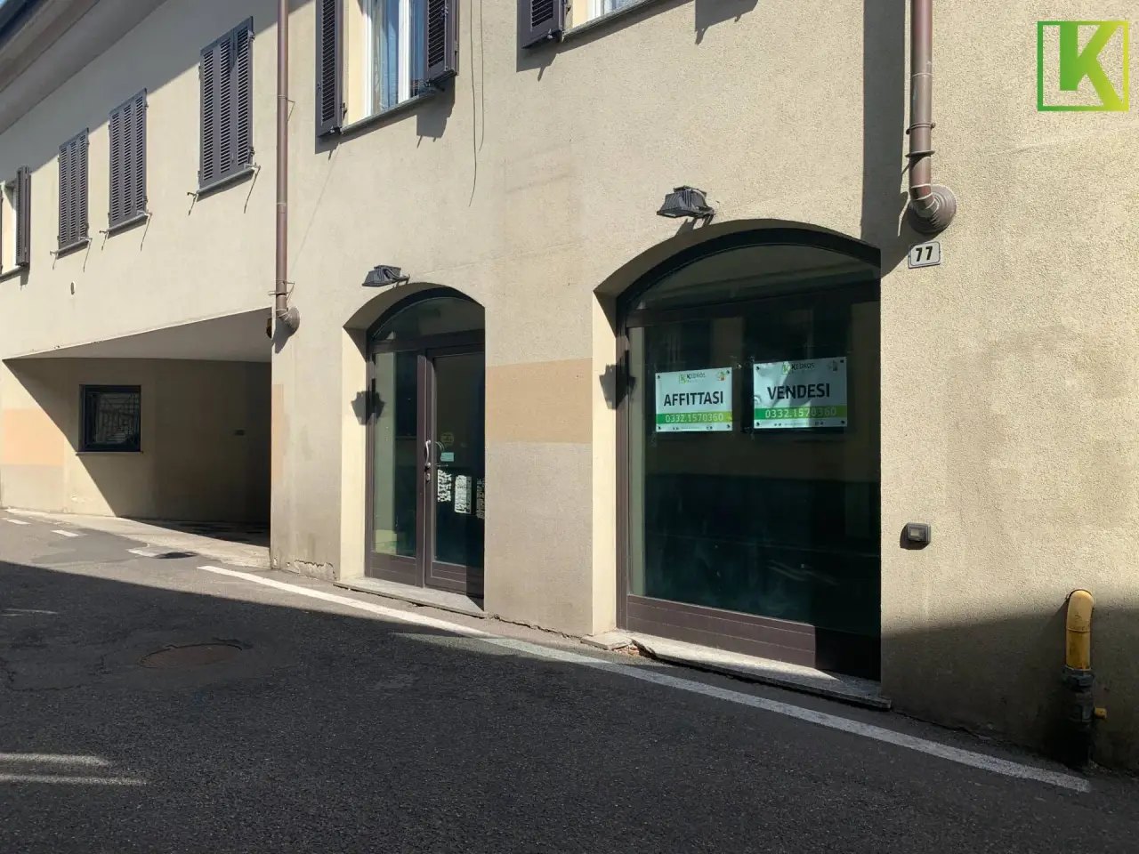 Negozio in Via Cavour 77, Saronno, {3} - Foto 1