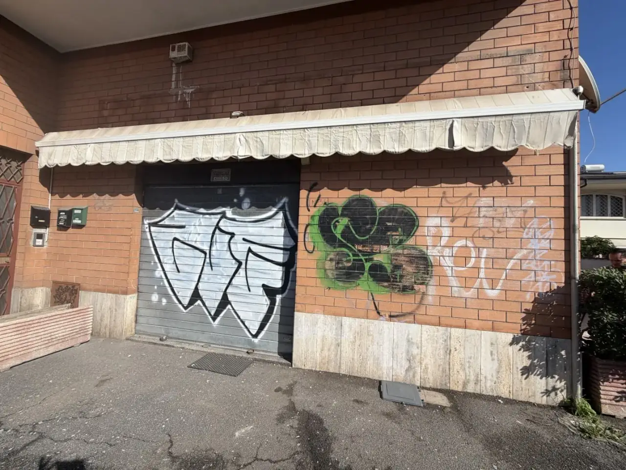 Negozio in Via Ranuccio Bianchi Bandinelli 31, Ciampino, {3} - Foto 1