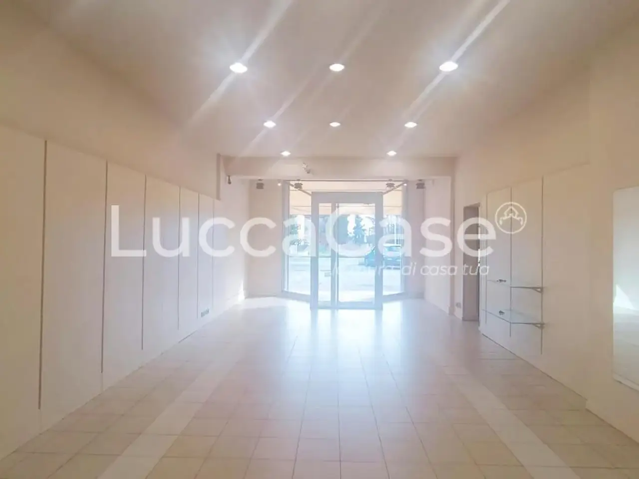 Locale commerciale in , Capannori, {3} - Foto 1