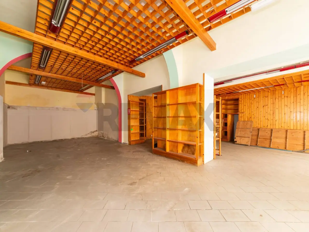Negozio in Via Isidoro del Lungo 63, Montevarchi, {3} - Foto 1
