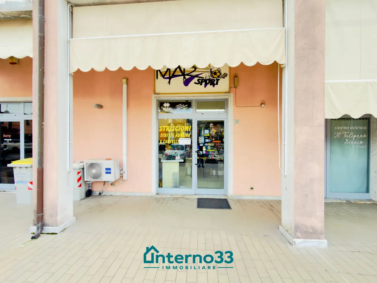 Abbigliamento in , Sarzana, {3} - Foto 1