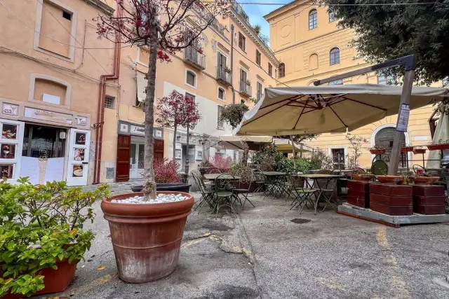 Negozio in Via Piazza Cardinale De Vio 8, Gaeta - Foto 1