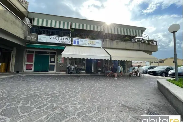 Shop in Viale di Valle Schioia 144, Anzio - Photo 1