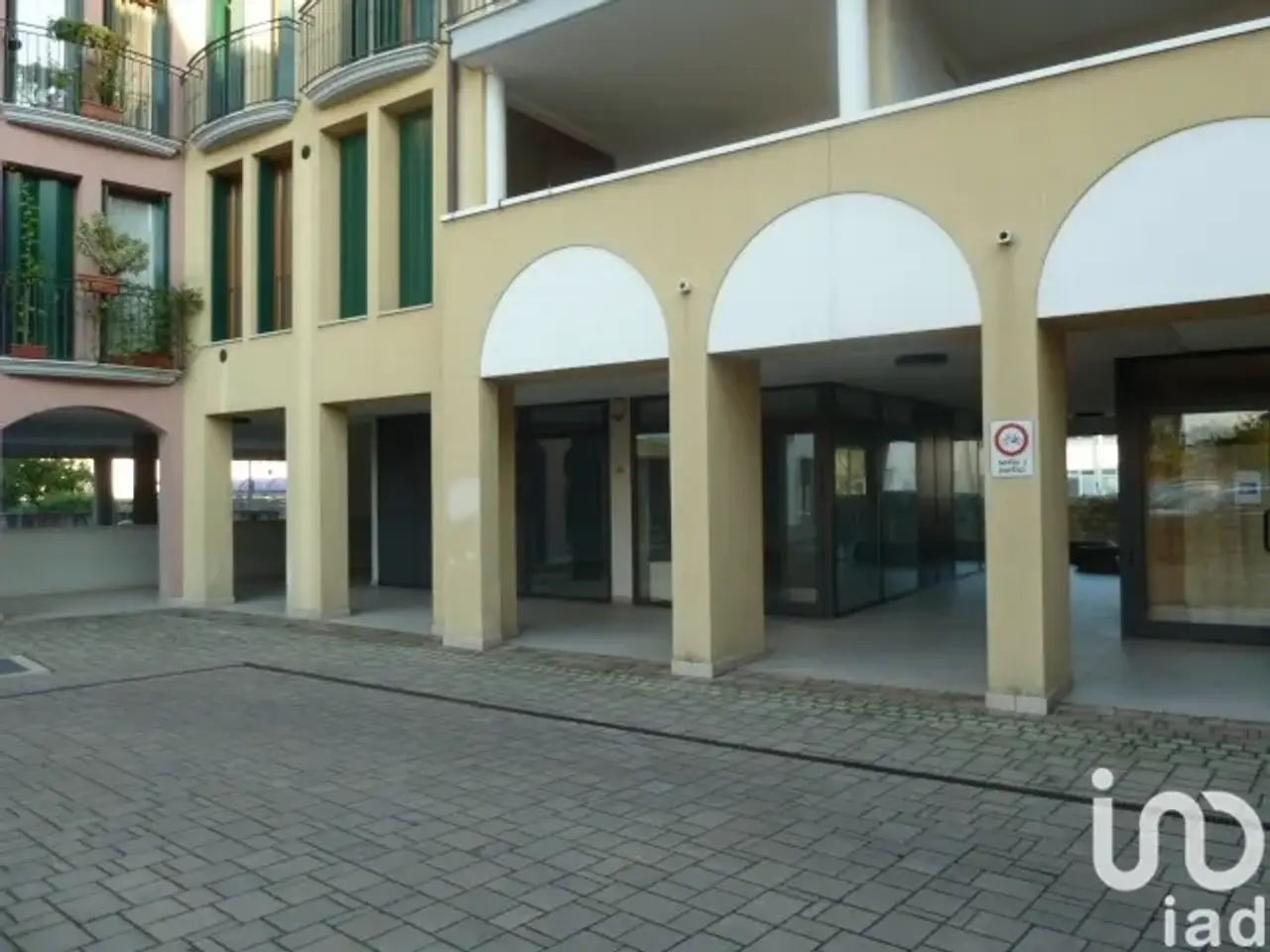 Negozio in Piazza Europa, Caldogno, {3} - Foto 1
