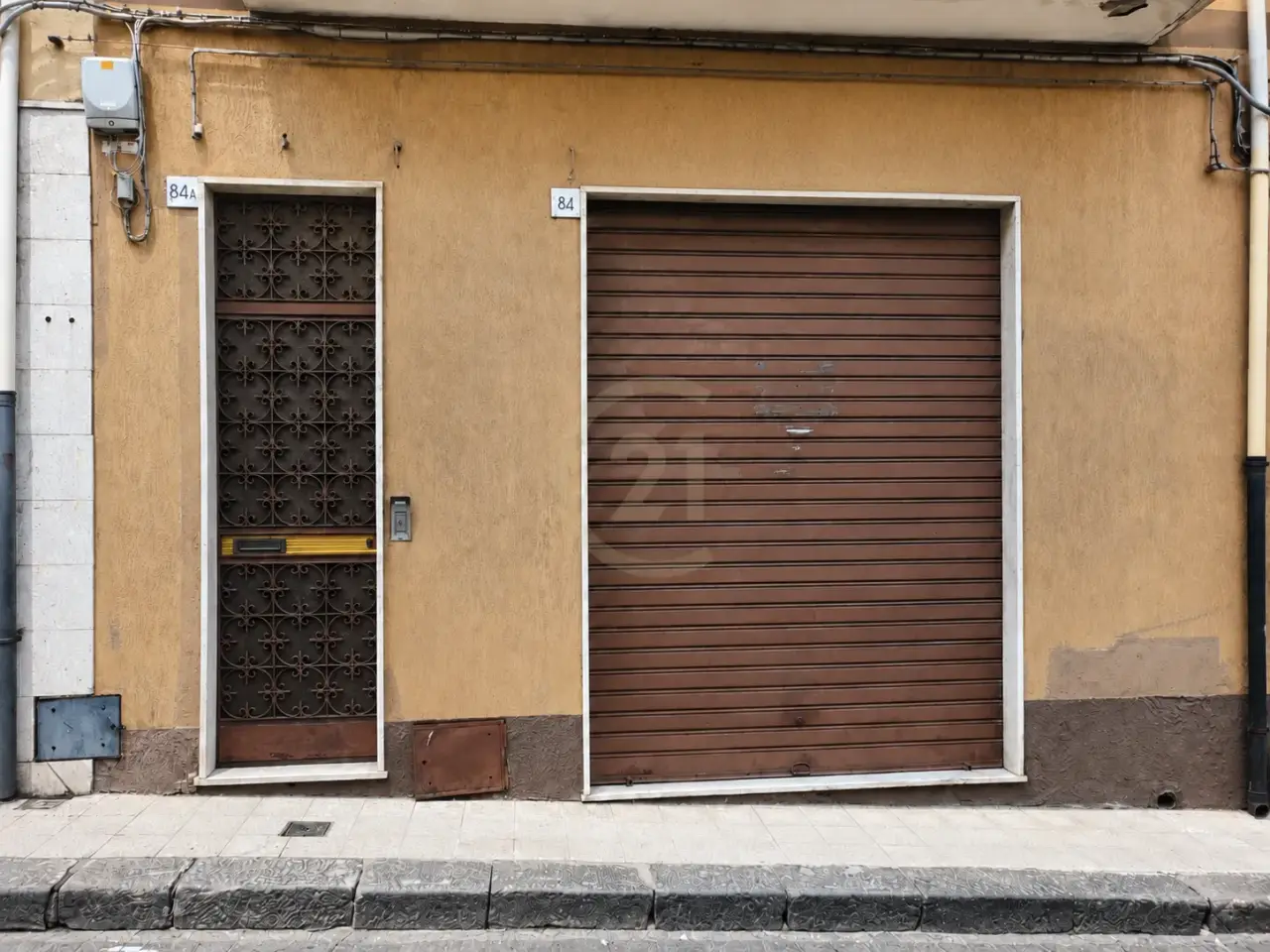 Palazzina commerciale in Via Roma 84, Aci Sant'Antonio, {3} - Foto 1
