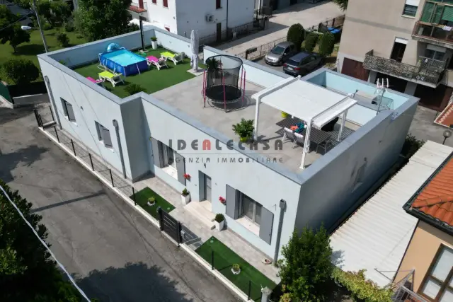 Detached house in Via Angelo Secchi 48, Padova - Photo 1