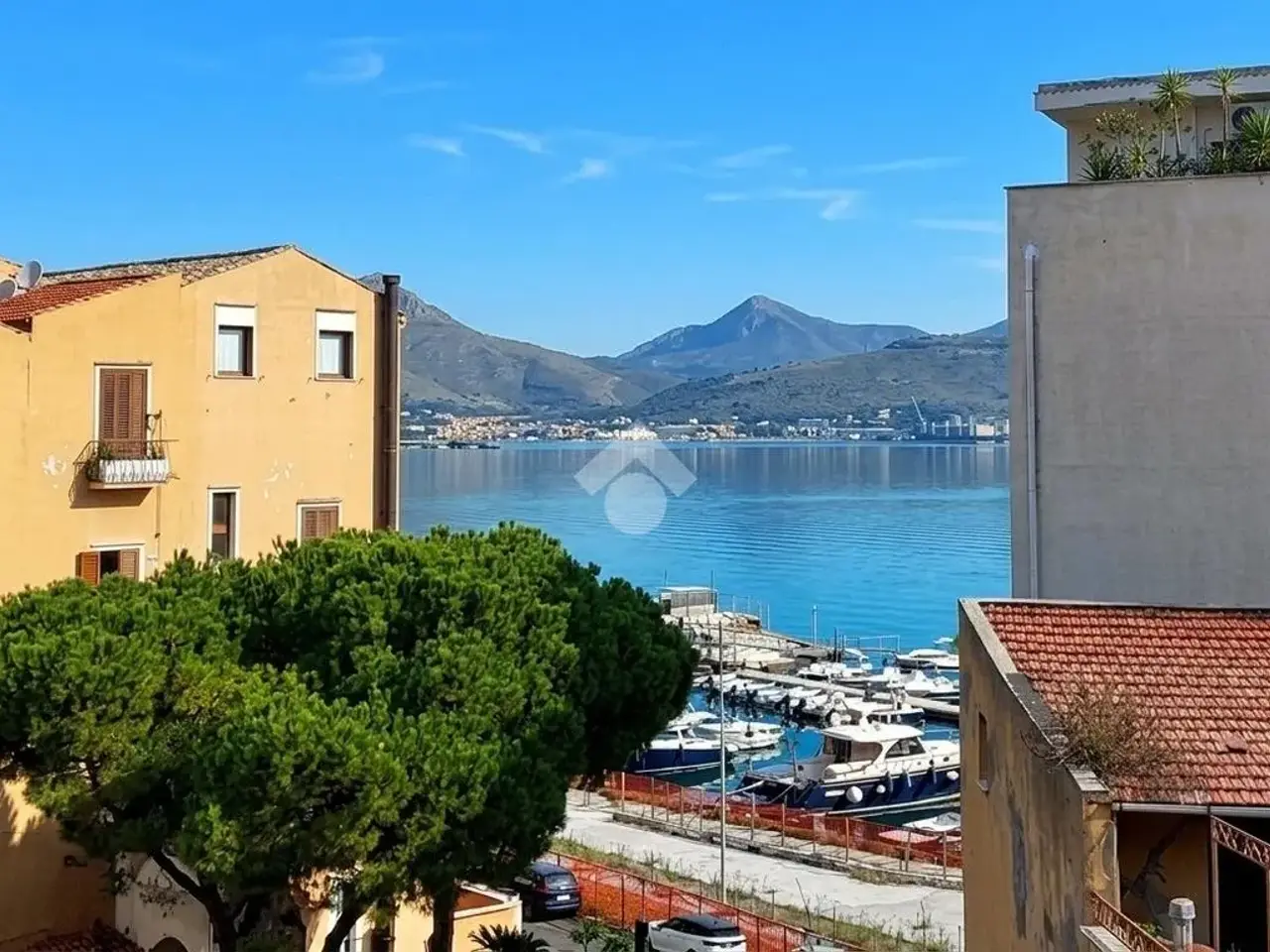 Palazzina commerciale in Via Regina Maria Sofia 22, Gaeta, {3} - Foto 1