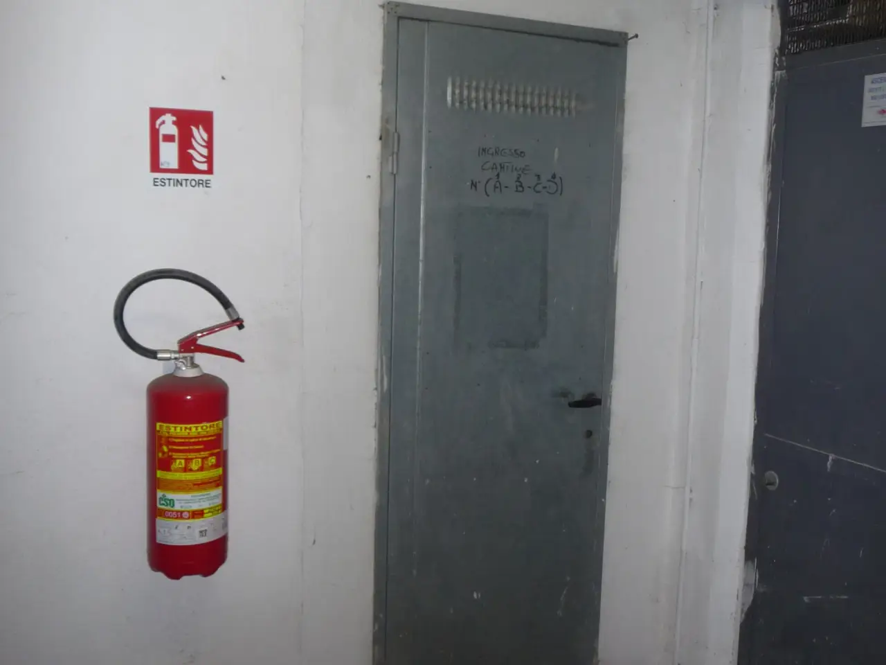 Magazzino in Via Eurialo 80, Roma, {3} - Foto 2