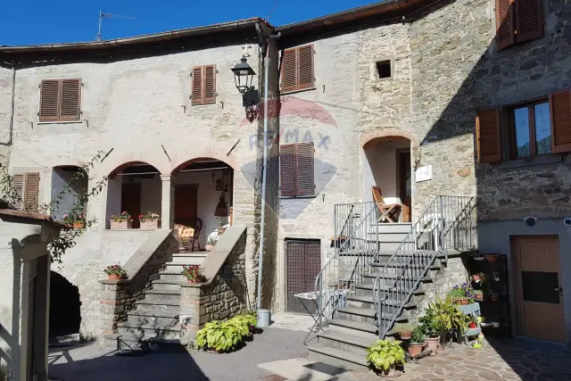 4-room flat in Via Bucazzoni 13, Chitignano - Photo 1