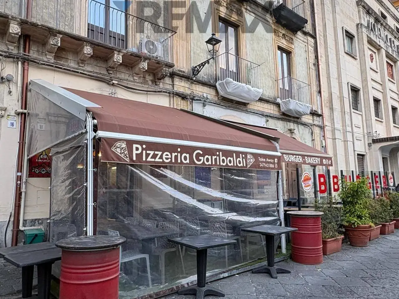 Negozio in Piazza Garibaldi 16, Acireale, {3} - Foto 1