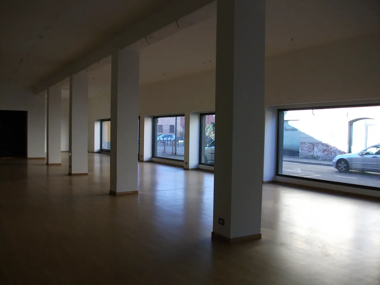 Showroom in Via Verbano, Novara, {3} - Foto 2