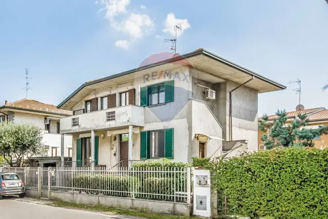 Villa in Via Pascoli 53, Olgiate Olona - Foto 1