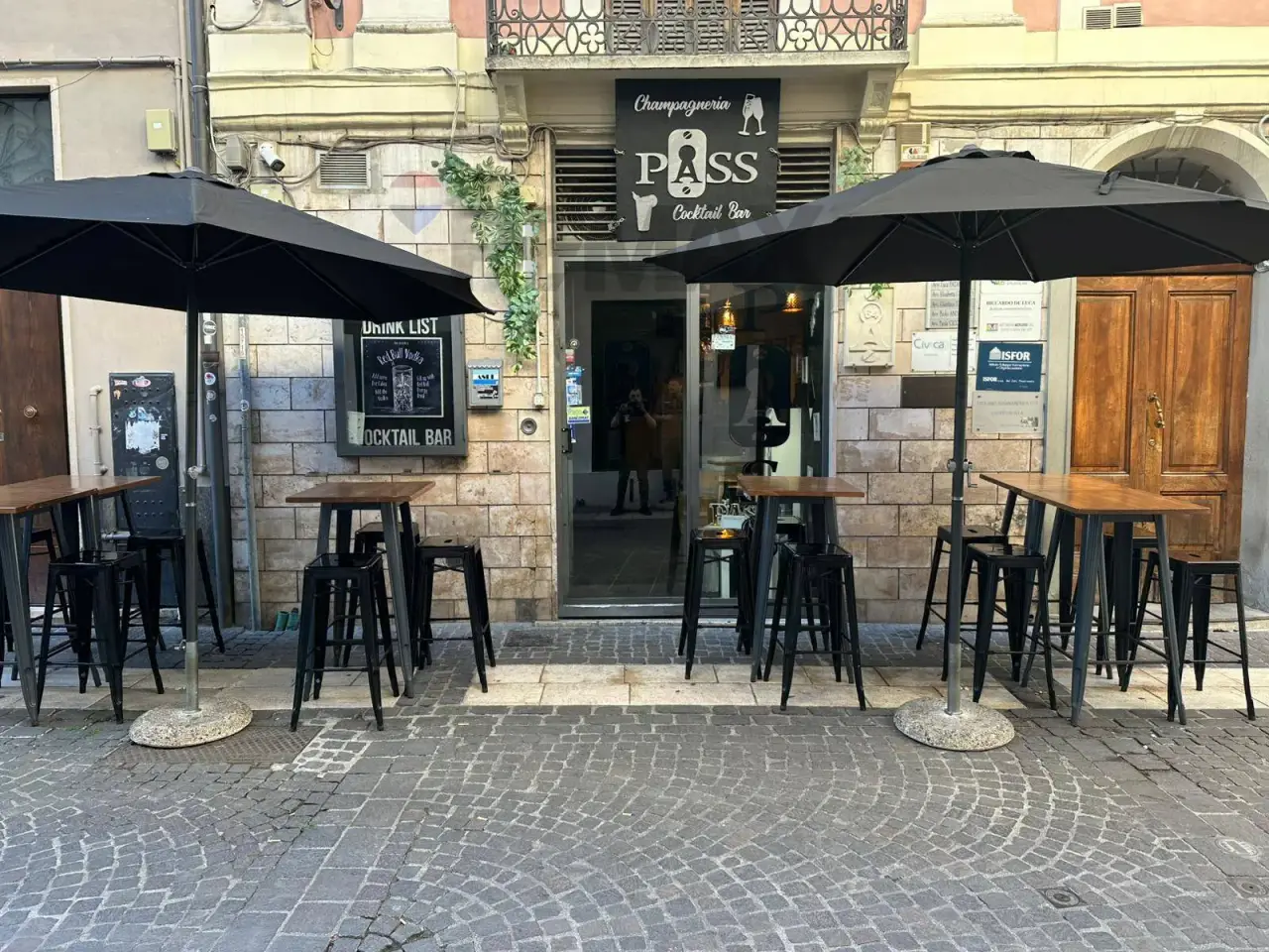 Esercizio commerciale in Corso Gabriele Manthone\' 64, Pescara, {3} - Foto 1