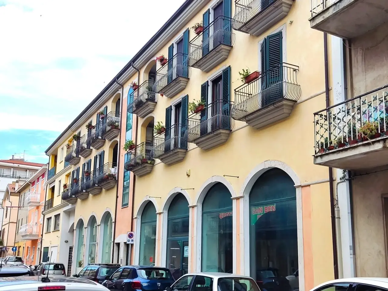 Palazzina commerciale in Via Carducci 101, San Benedetto Del Tronto, {3} - Foto 1