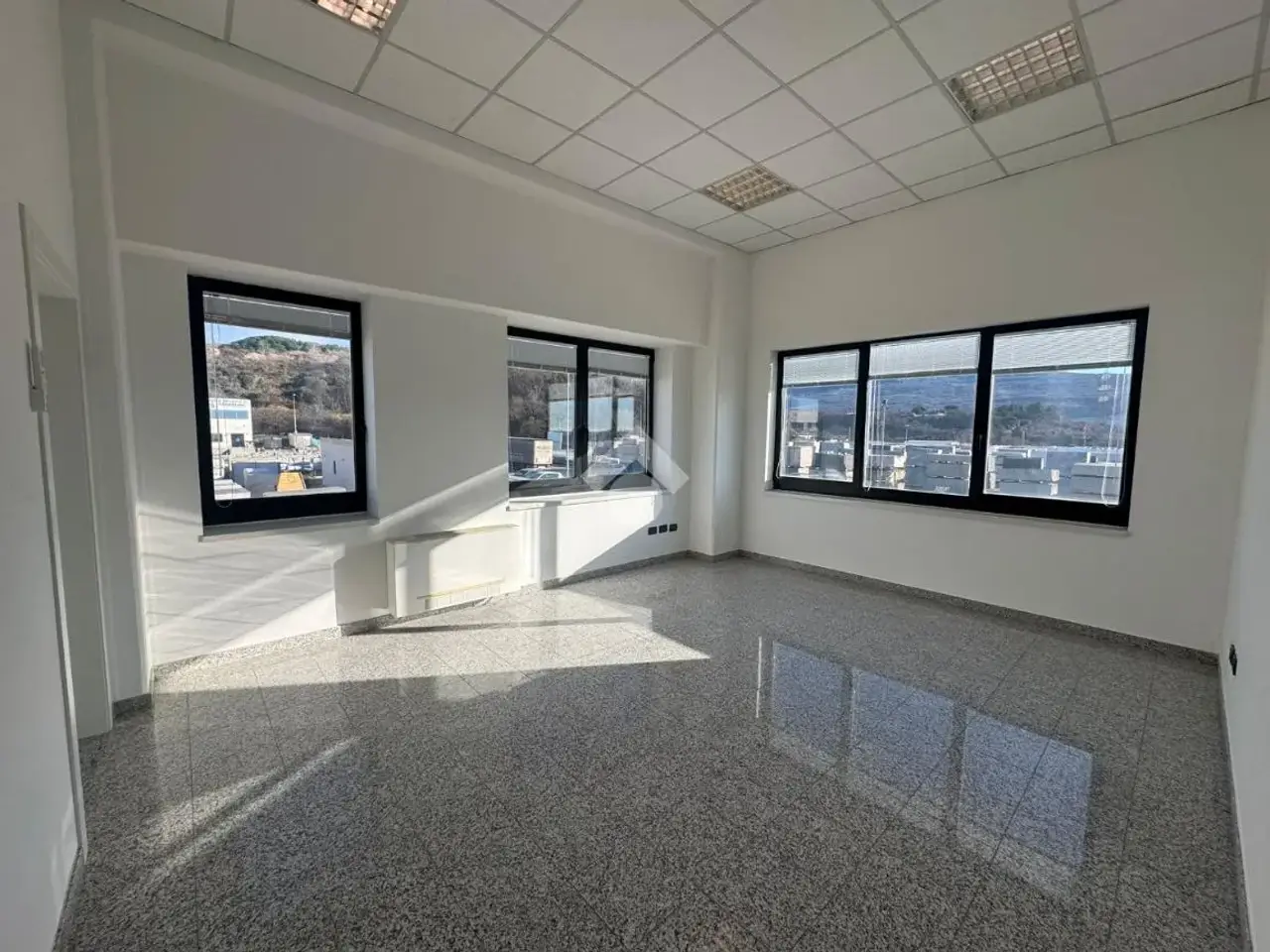 Ufficio in Viale del Lavoro 7, Cavaion Veronese, {3} - Foto 1