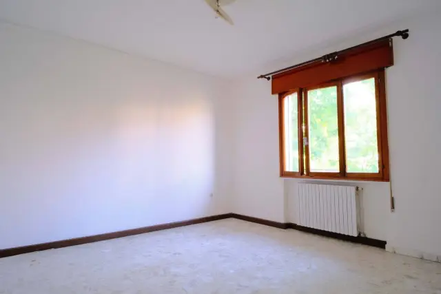 4-room flat in Via 4 Novembre, Due Carrare - Photo 1