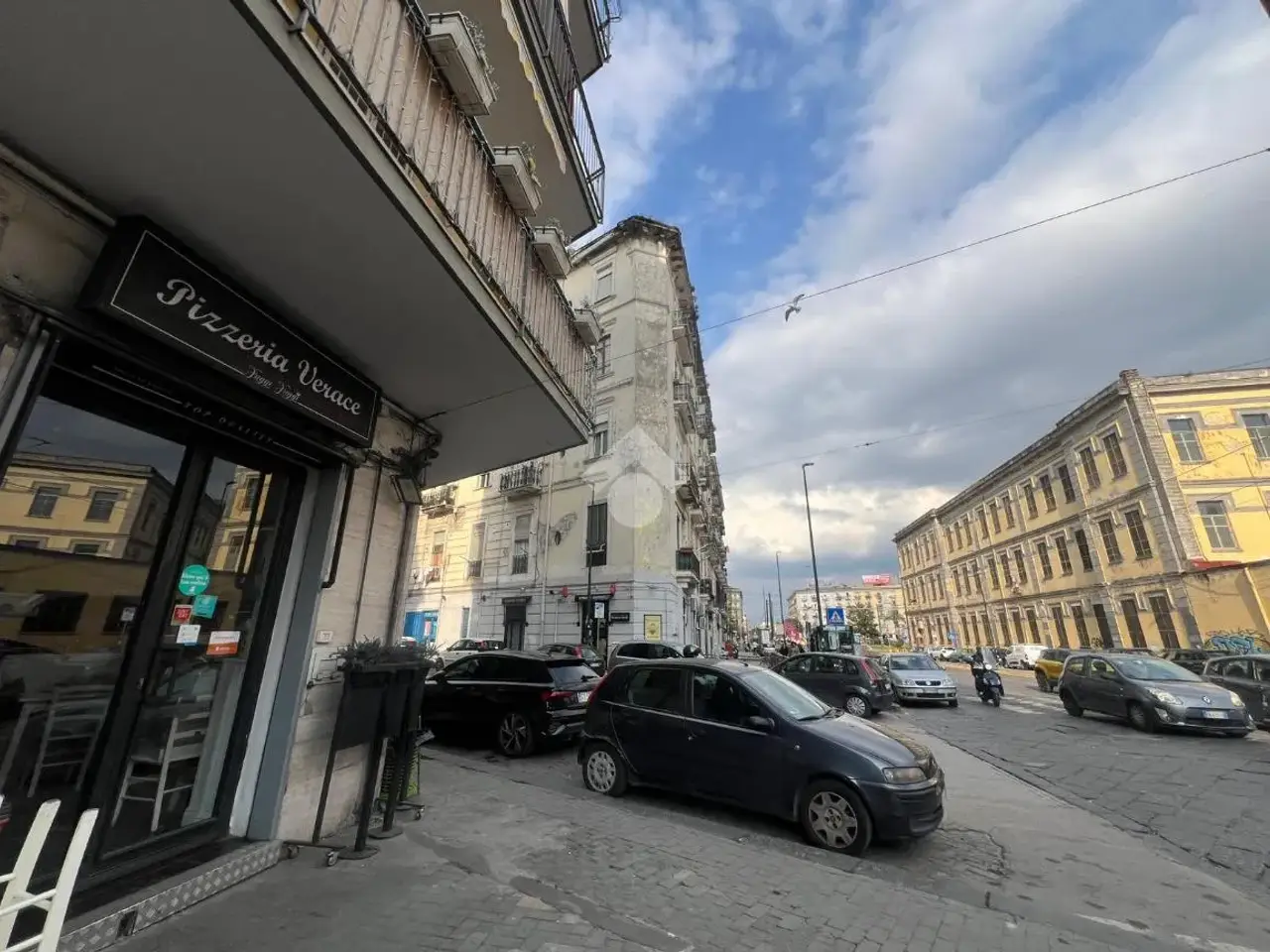 Negozio in Calata Ponte di Casanova 16, Napoli, {3} - Foto 1
