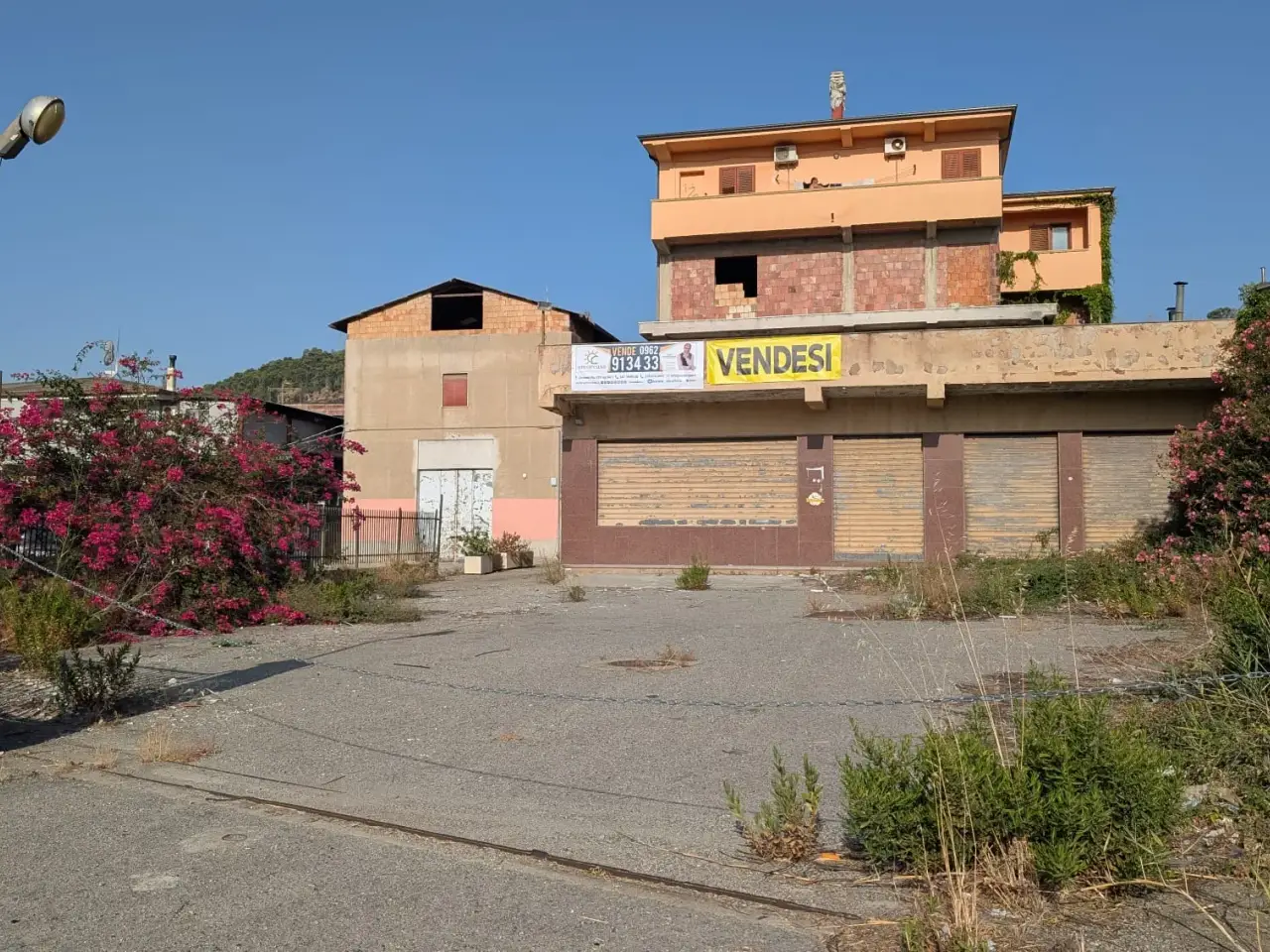Palazzina uffici in Strada Statale 106 Jonica 245, Crotone, {3} - Foto 1