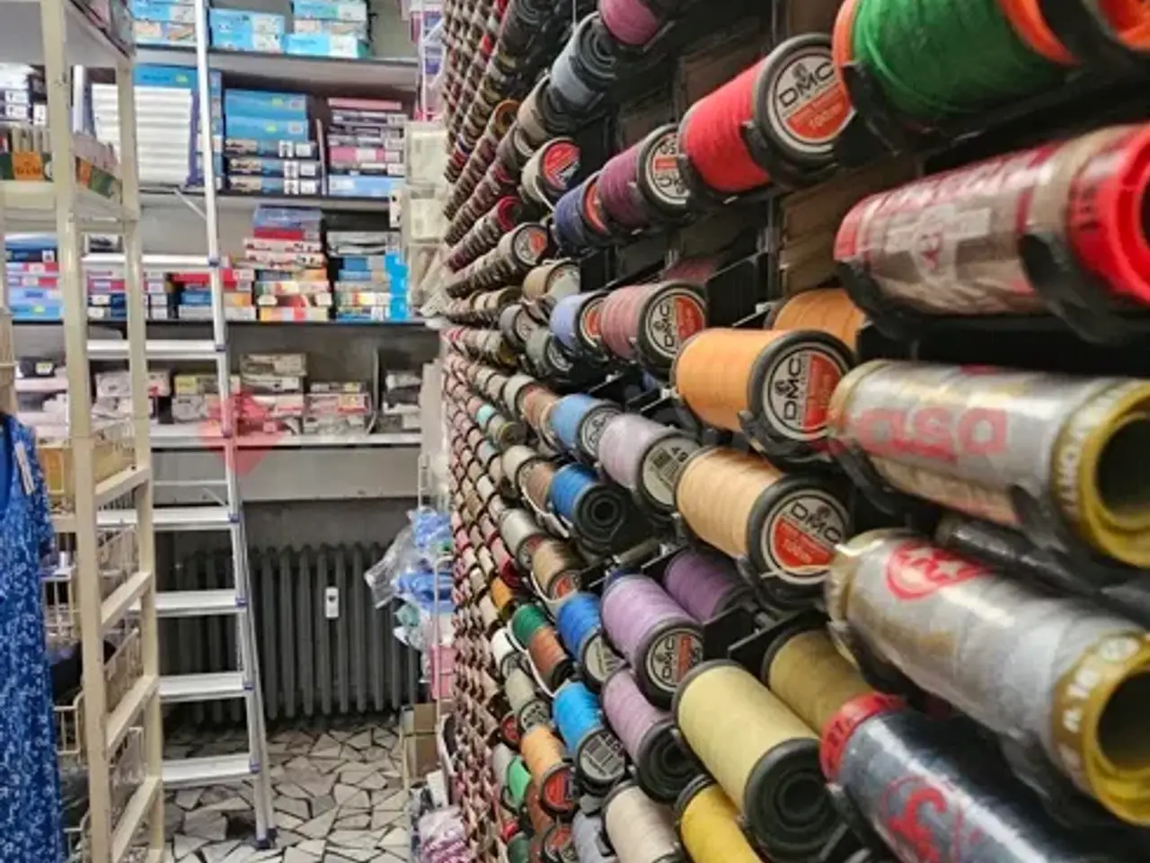 Esercizio commerciale in Via Turati 6, Pinerolo, {3} - Foto 2