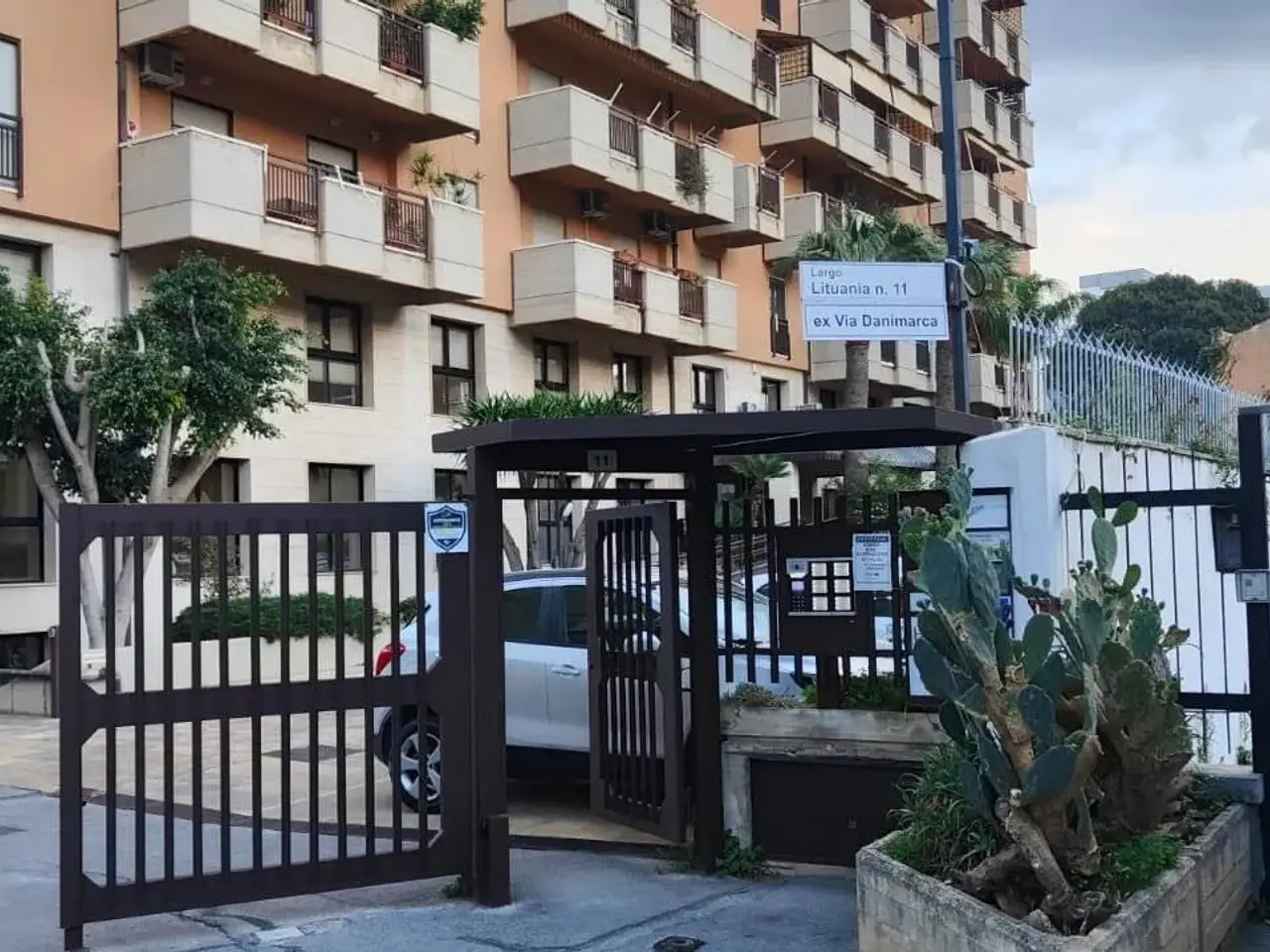 Parcheggio chiuso in Largo Lituania, Palermo, {3} - Foto 1