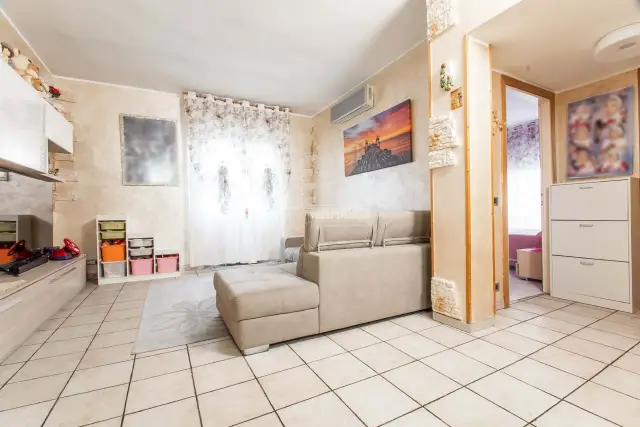 2-room flat in Via Giovane d'Italia, Limbiate - Photo 1