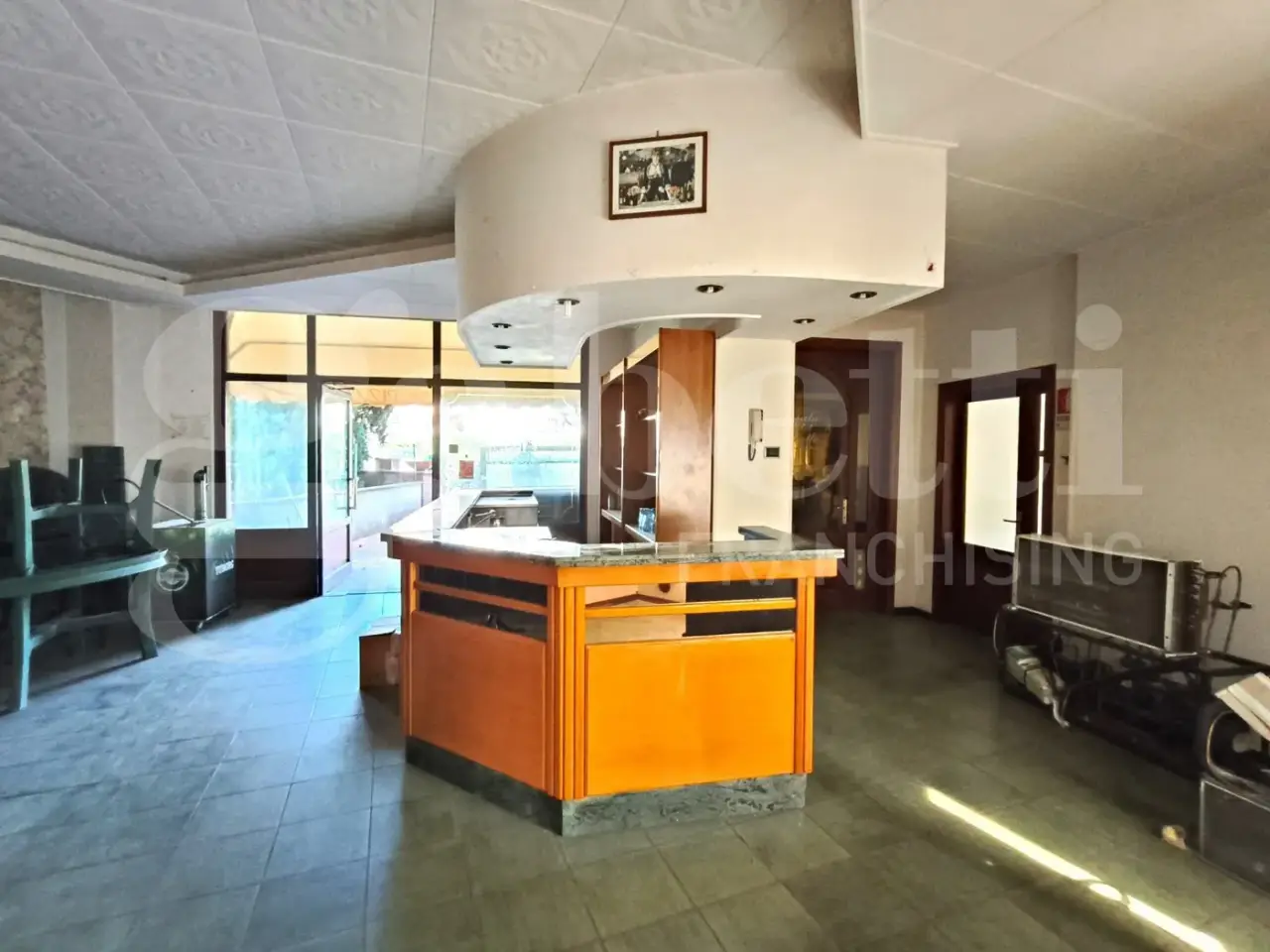 Palazzina commerciale in Via XXV Aprile 6, Massa Martana, {3} - Foto 1