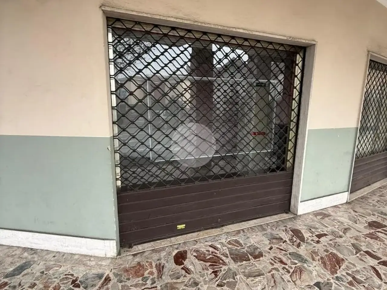 Negozio in Via Bergamo 2, Azzano San Paolo, {3} - Foto 1