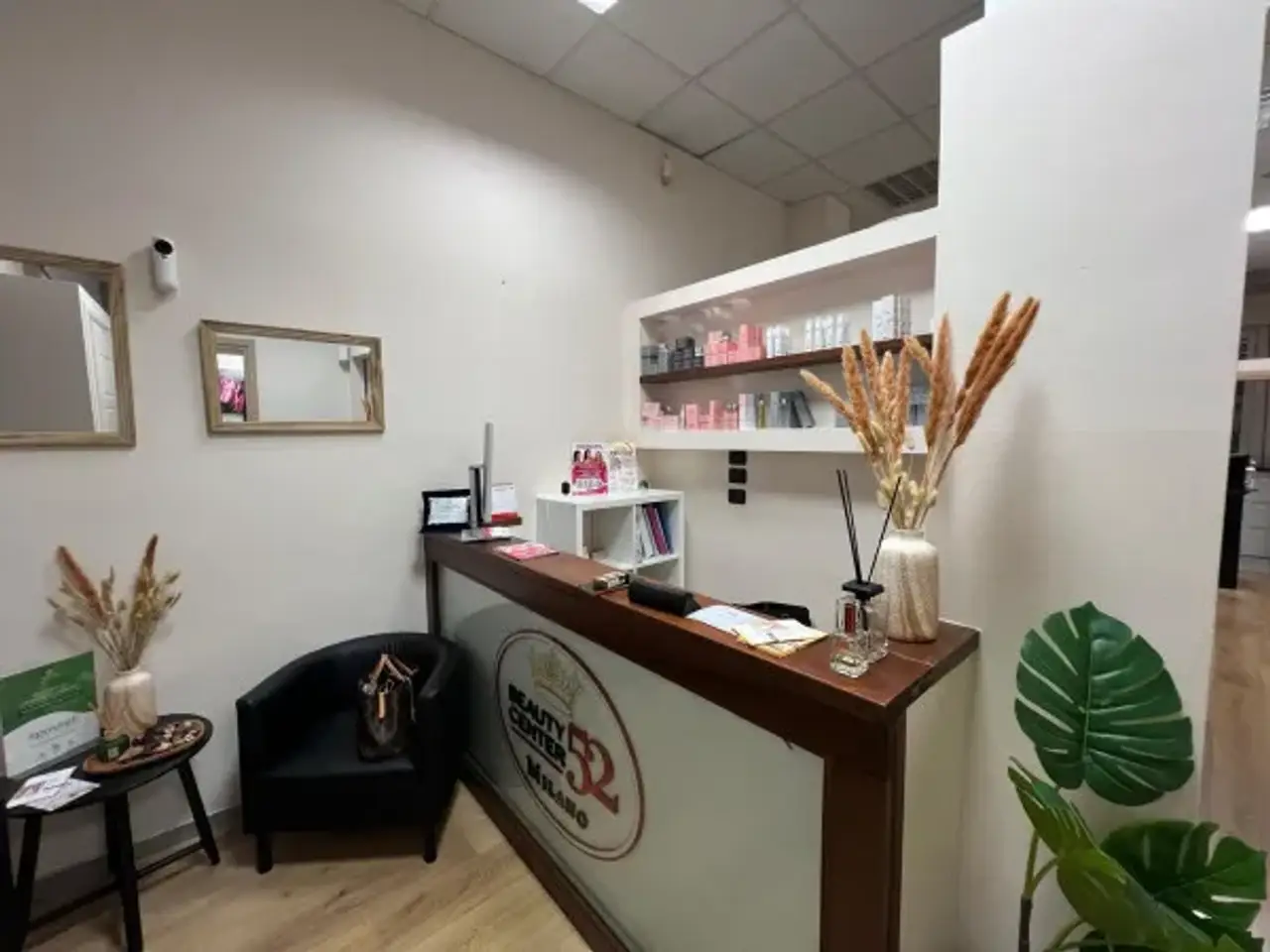 Profumeria in Via Francesco Brioschi 52, Milano, {3} - Foto 1