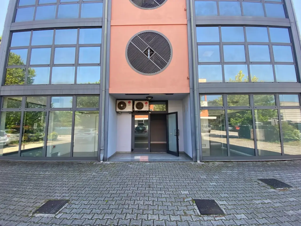 Negozio in Via G. Rossa 24, Ponte San Nicolo', {3} - Foto 1