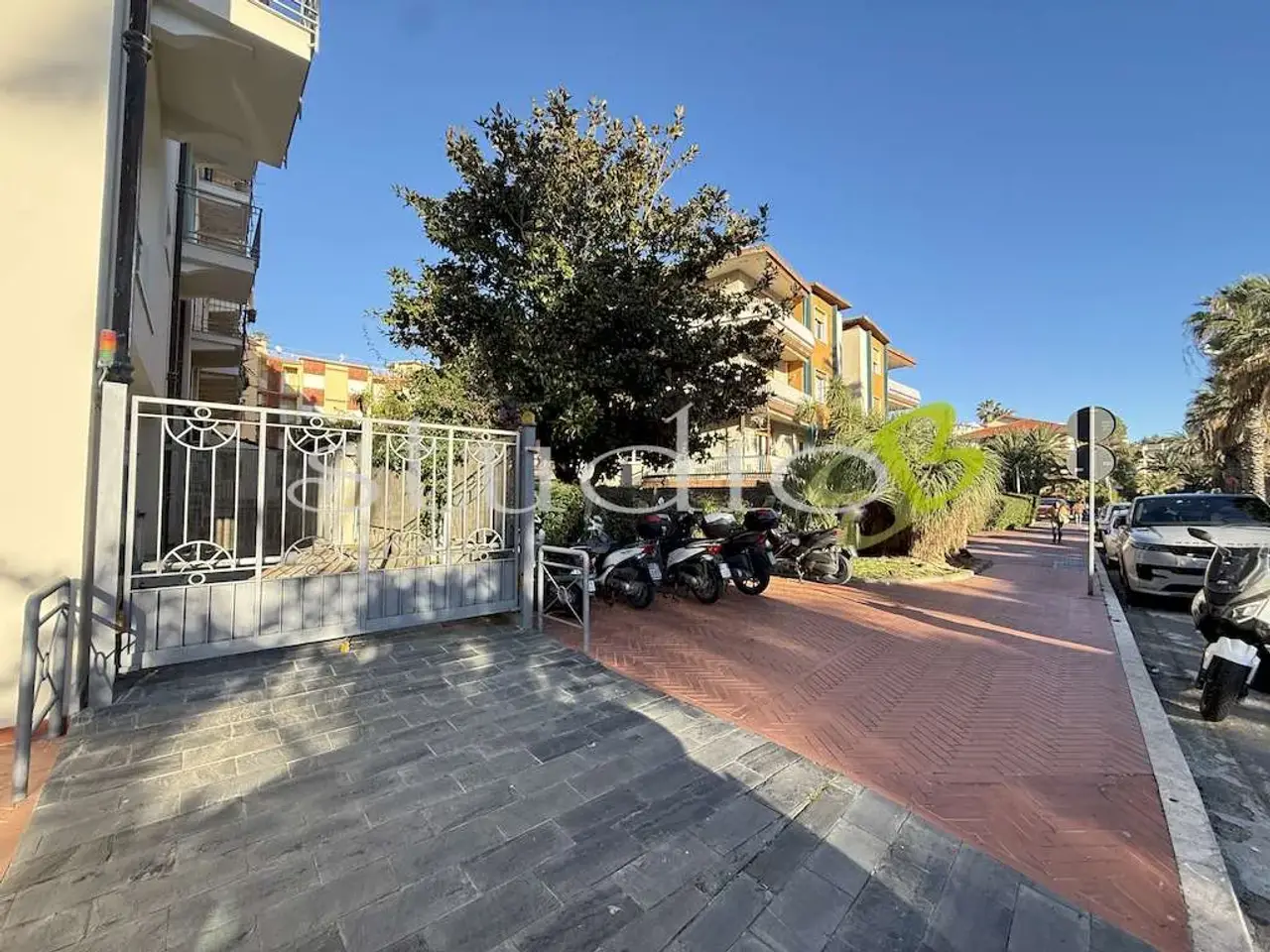 Palazzina commerciale in Corso Europa 54, Bordighera, {3} - Foto 2