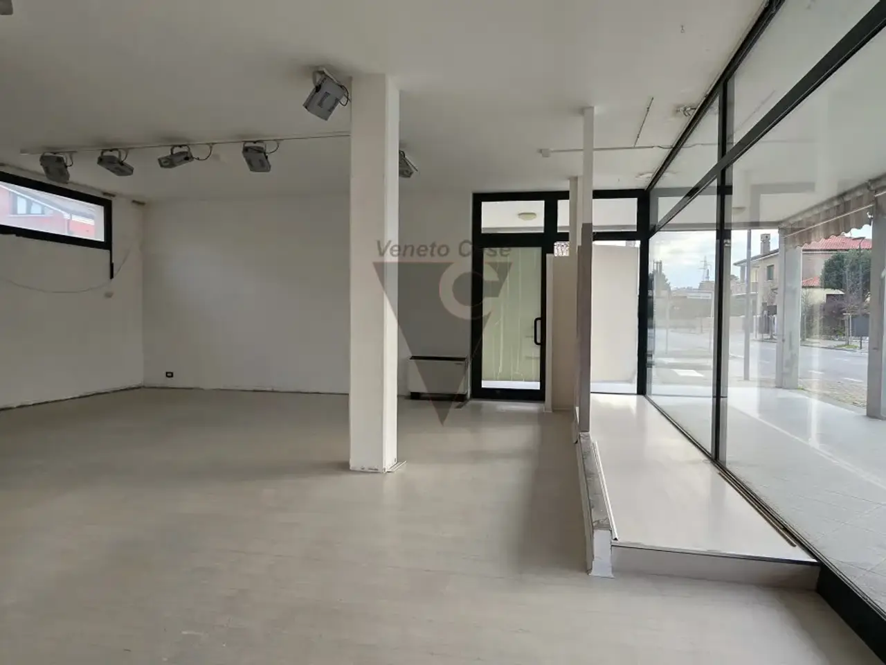 Negozio in Viale Pisani 6, Fosso', {3} - Foto 1