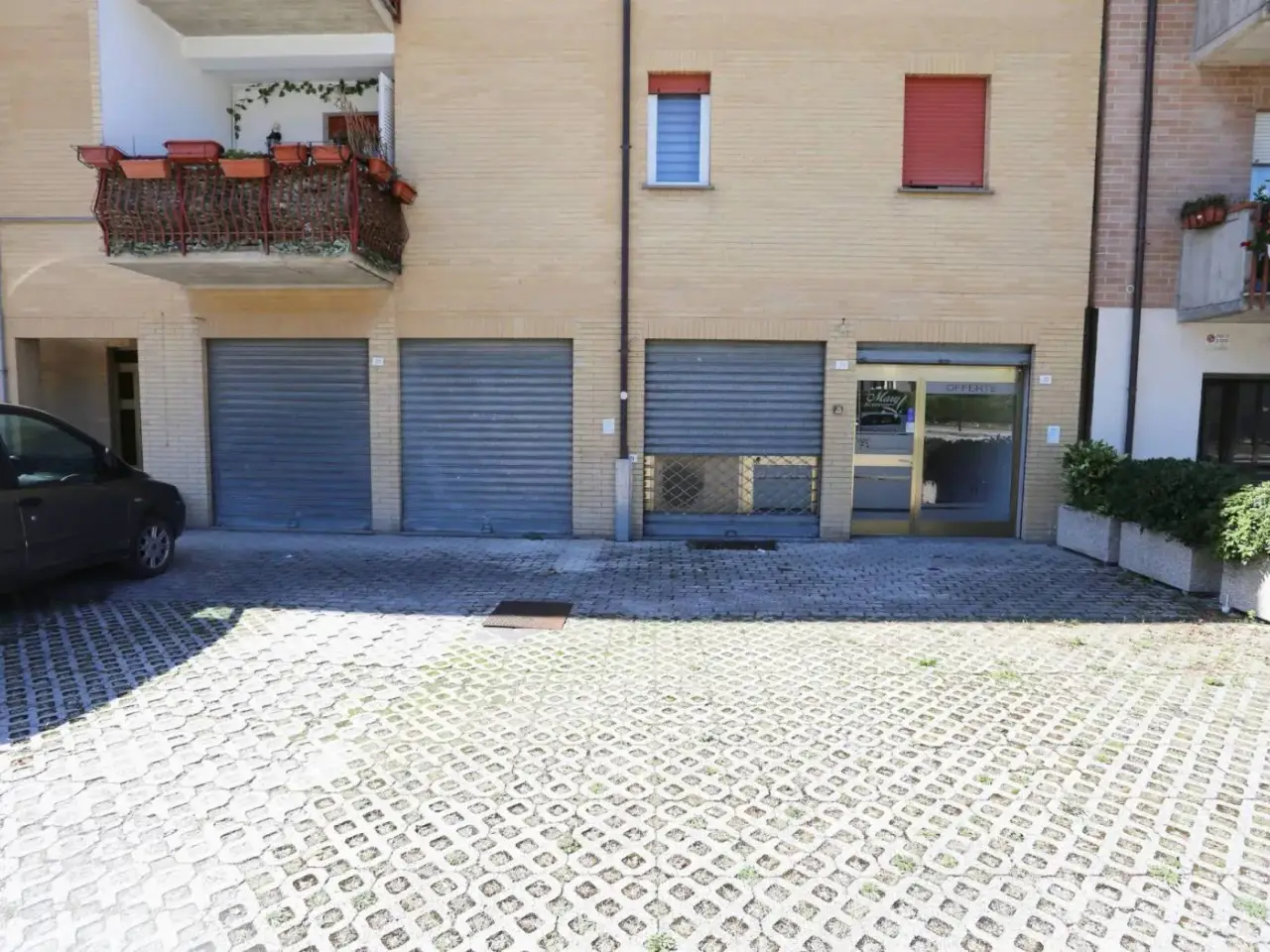 Locale commerciale in Via Filippo Brunelleschi, Gubbio, Gubbio, {3} - Foto 1
