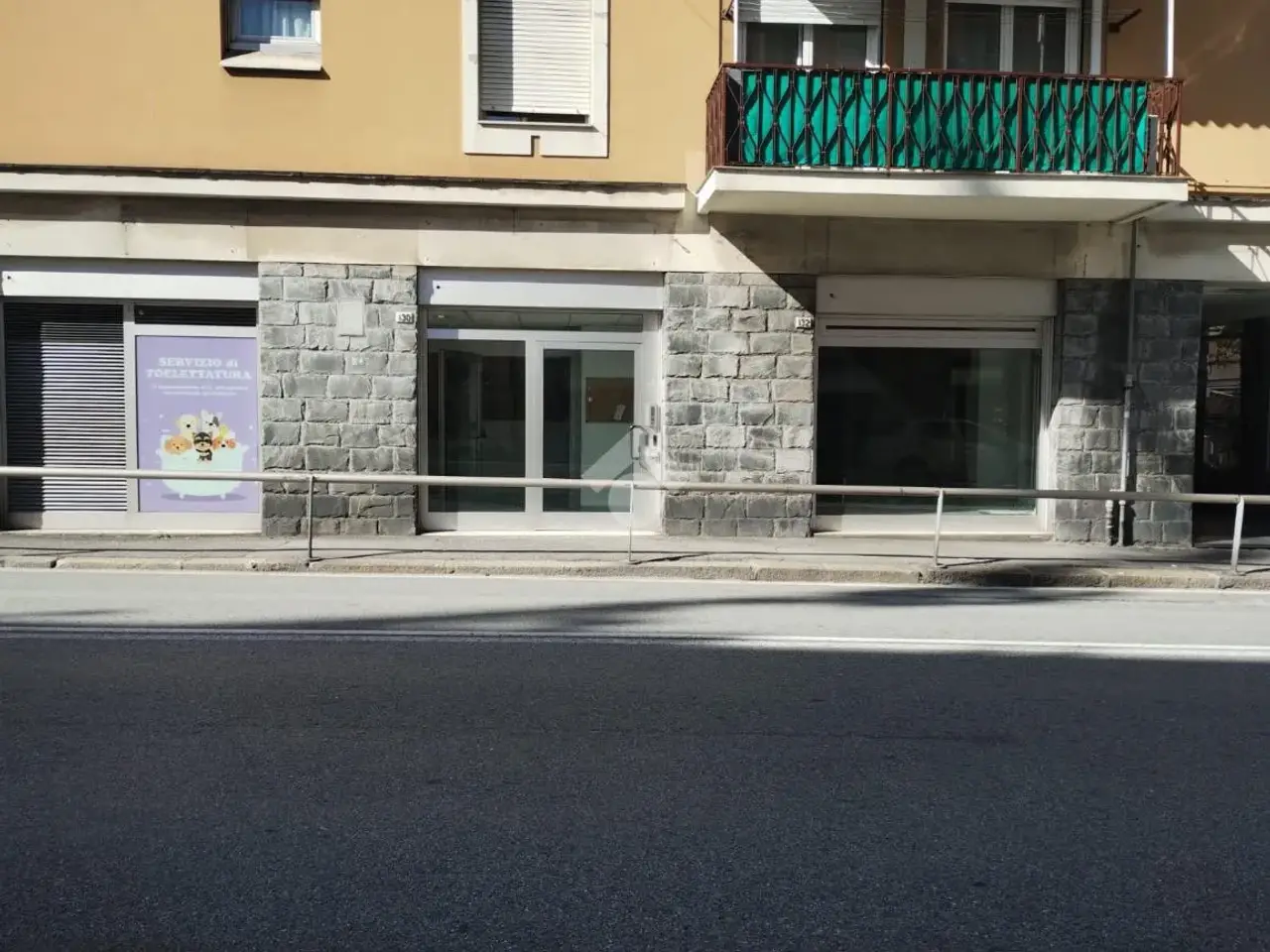 Negozio in Via Silvio Lagustena 136, Genova, {3} - Foto 1