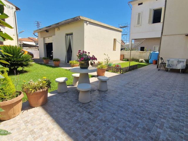 Detached house in Via Armando Diaz, San Miniato - Photo 1