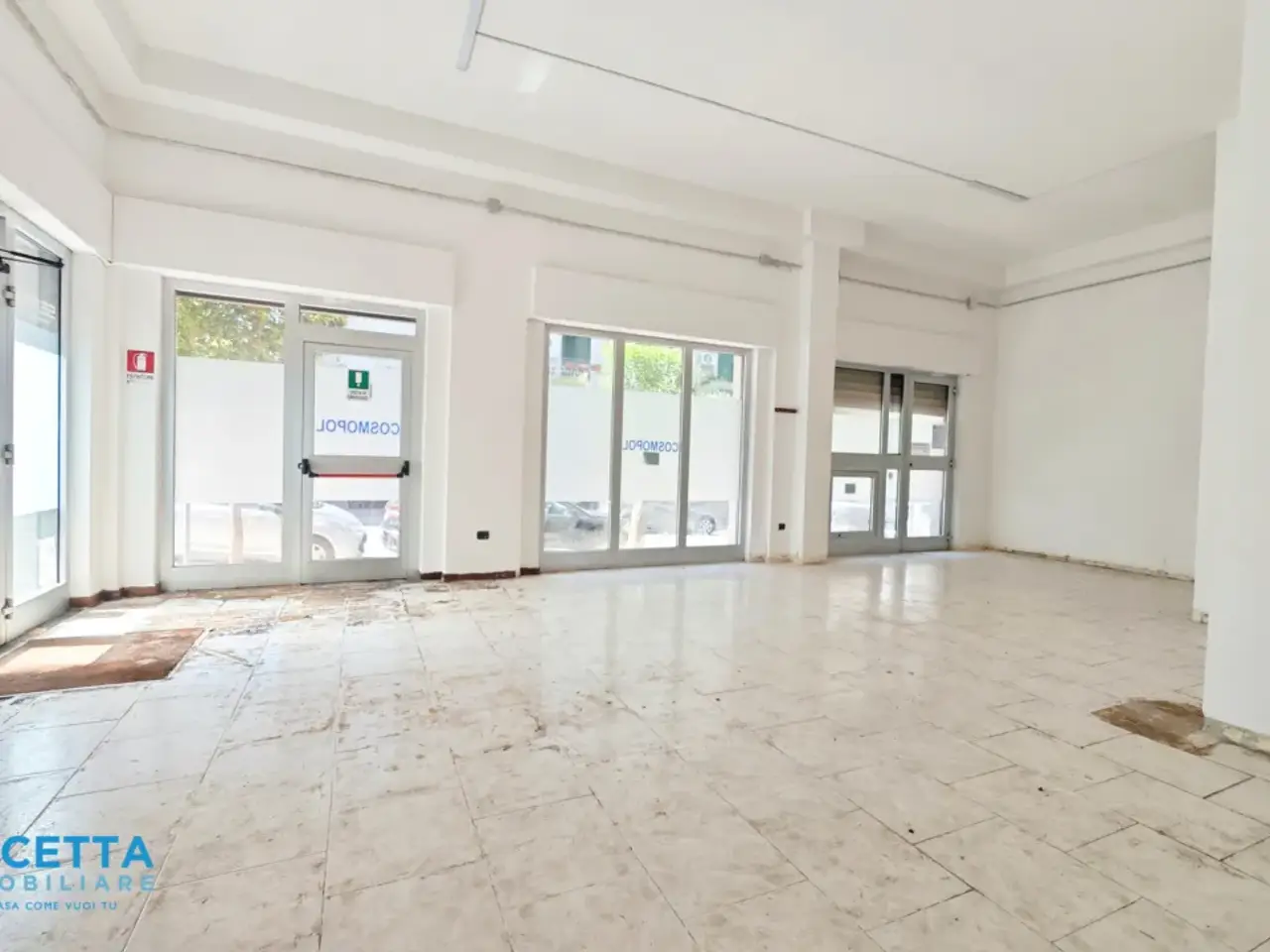 Negozio in Via Duca di Genova 50, Taranto, {3} - Foto 1