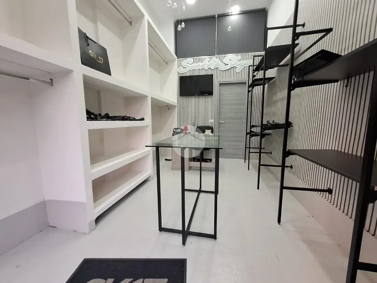 Negozio in Piazzetta Arenella 6, Napoli, {3} - Foto 1