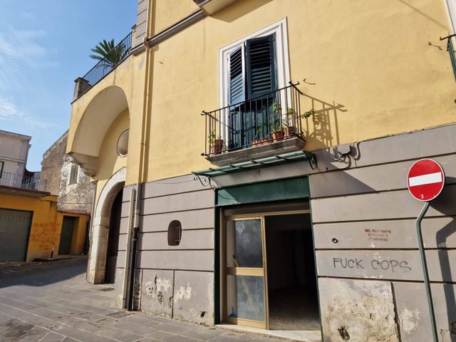 Negozio in Via Giovanni Bassi, Cava de' Tirreni - Foto 1